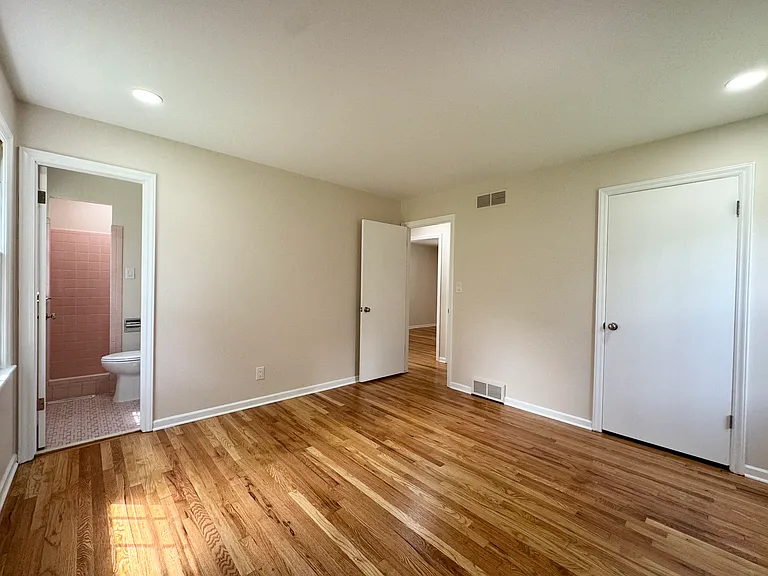 1900 E 28th Ave — Photo 16
