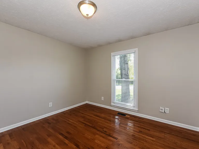 2121 Ravenwood Dr — Photo 8