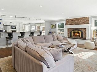 93 Gravesleigh Ter, Pittsfield, MA 01201