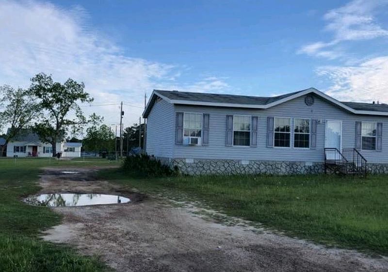 2nd image of 64 Essa St