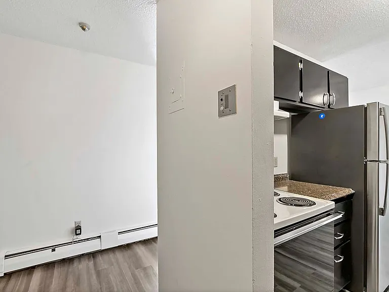 Winnetka Village Apts — Photo 19