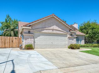 862 N McArthur Ave, Clovis, CA 93611