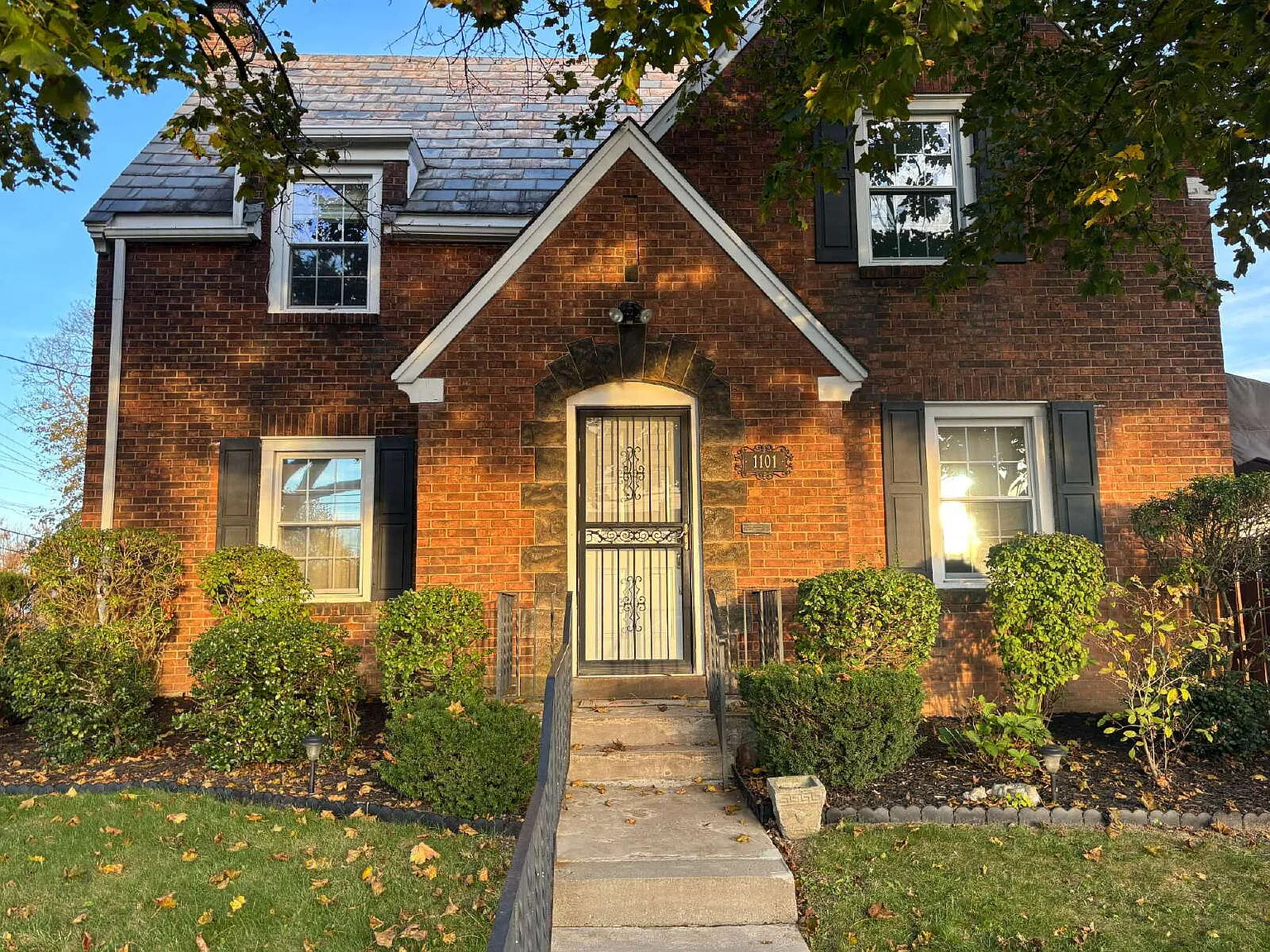3 bed, 1.5 bath, $1,600 — Photo 1