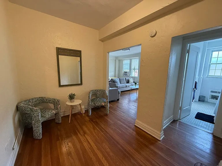 New King Edward Apartments — Photo 360