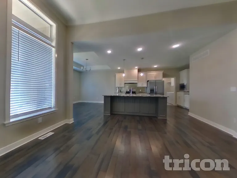 11235 N Bristol Ave — Photo 3