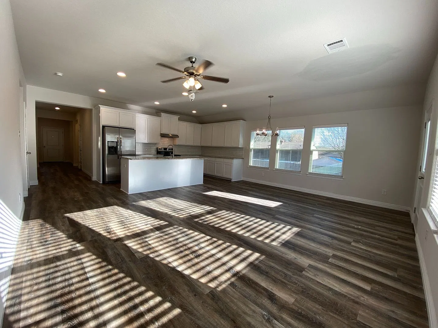 Available Now 3 Bedroom 2 Bath Duplex In Cleburne — Photo 2