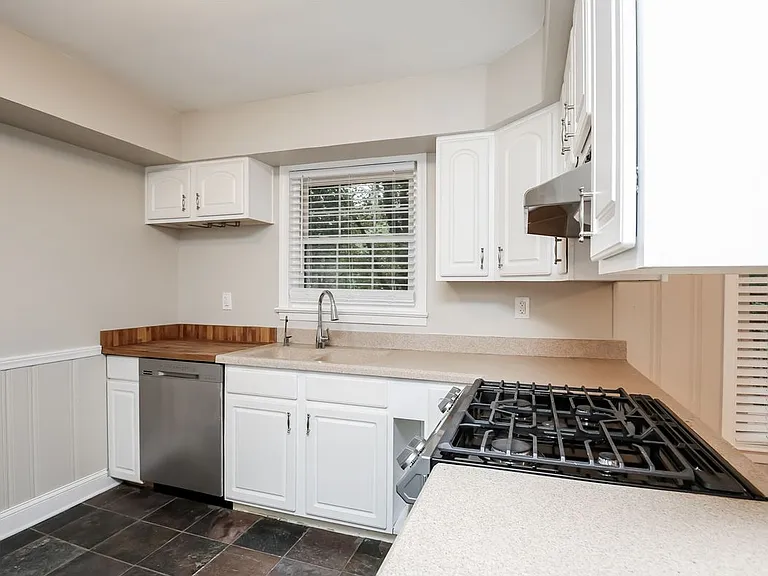384 Charles Pl — Photo 7