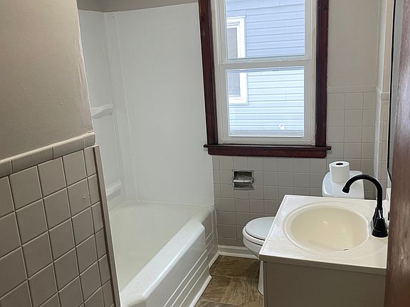 4th image of 3227 Dudley Ave