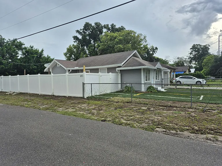 1402 E Bougainvillea Ave — Photo 23