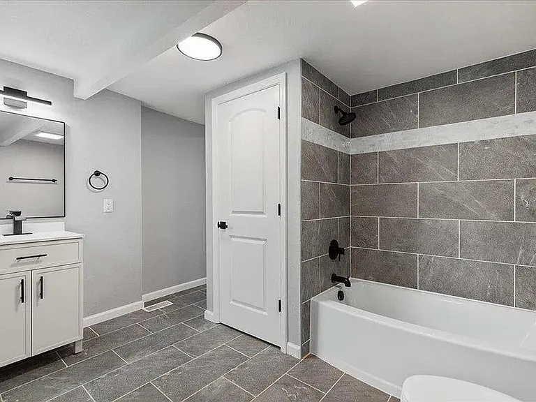 1901 Walker Ave — Photo 10