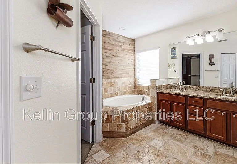 7233 Wakeview Dr — Photo 15