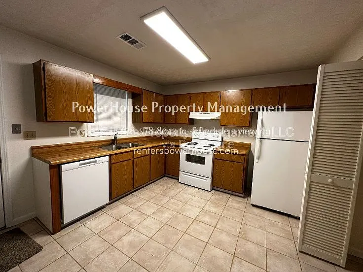 504 Oakwood Ct — Photo 15
