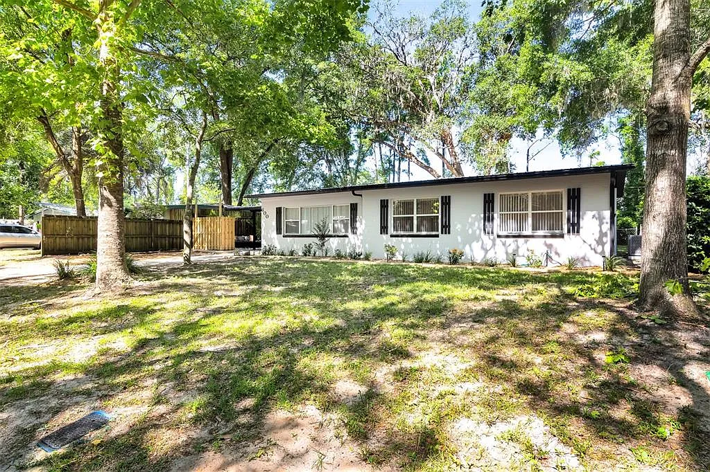 3 bed, 2.0 bath, 1399 sqft, $2,400 — Photo 4