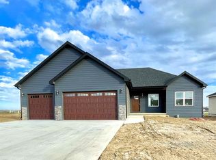 1939 Wheatland Valley Dr, Salina, KS 67401