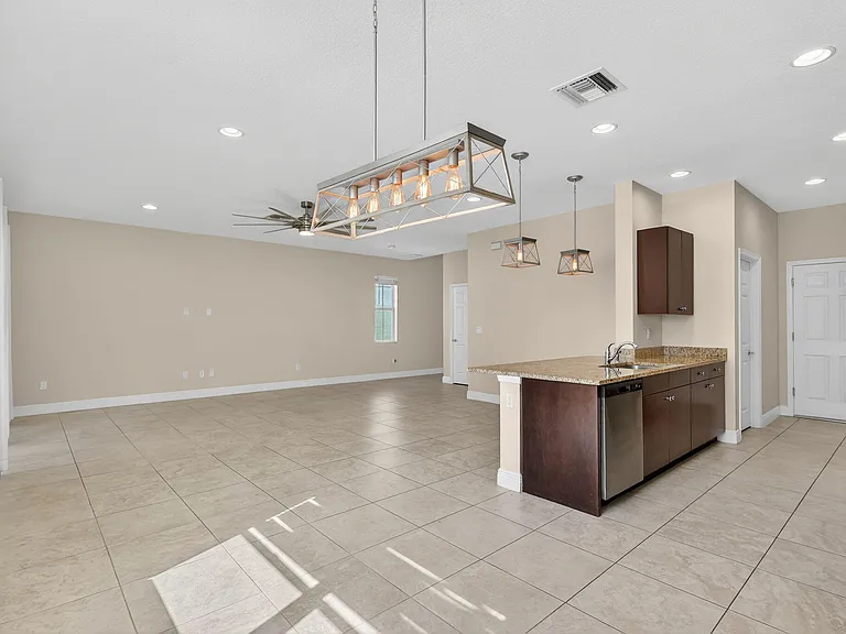 1609 NW Cataluna Cir — Photo 8