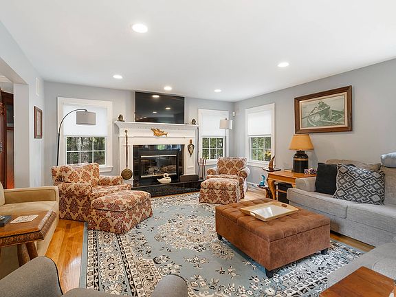 5th image of 156 Maggie Dr