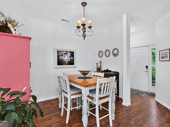 5th image of 255 Cantle Dr
