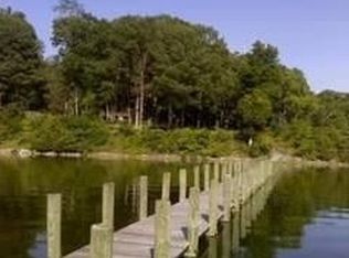 353 Marigold Ln, Weems, VA 22576