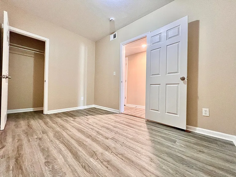 315 W 3rd St #1 — Photo 7