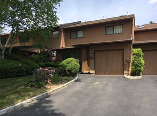 78 Northgate Cir, Melville, NY 11747
