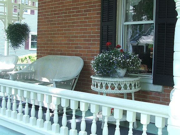 4th image of 113 S Plum St