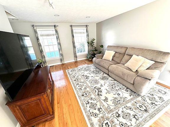 4th image of 141 Ridge Road