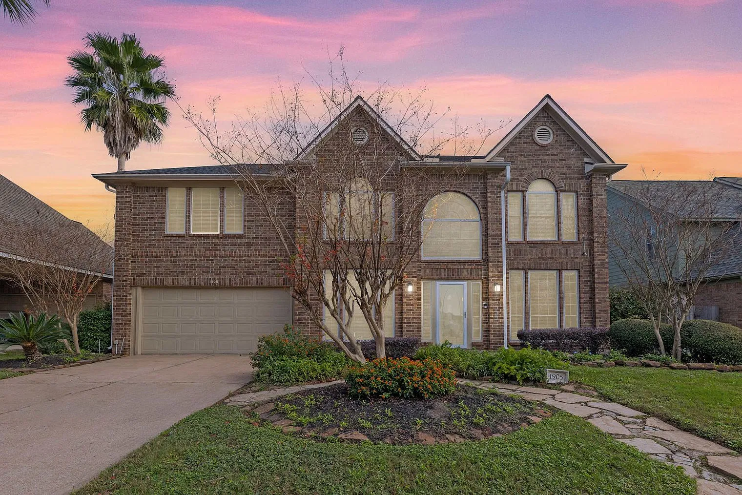 6 bed, 3.0 bath, 2949 sqft, $8,632 — Photo 3