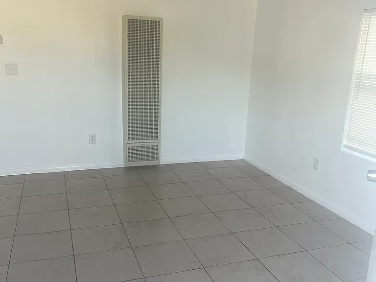102 W Hall Ave #102 — Photo 3