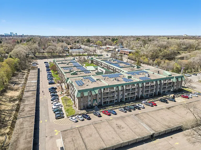 Larpenteur Estates Apartments — Photo 8