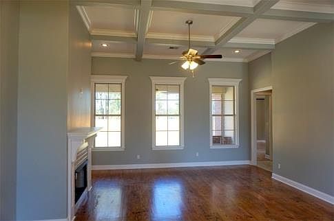 5th image of 500 Queensberry Dr