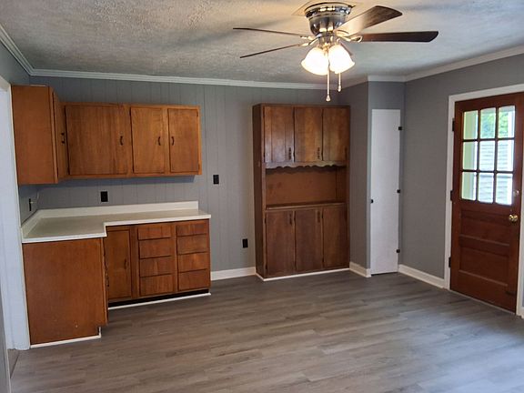 5th image of 320 Meadow Ln