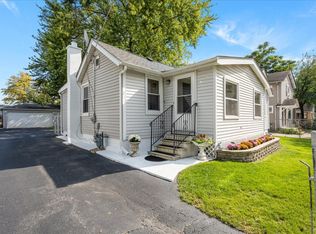 271 N Smith St, Aurora, IL 60505