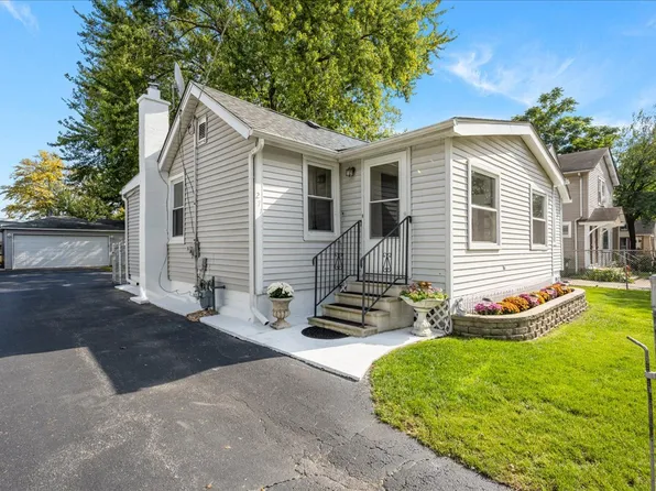 271 N Smith St, Aurora, IL 60505