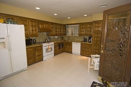 5th image of 388 Plainfield Ave