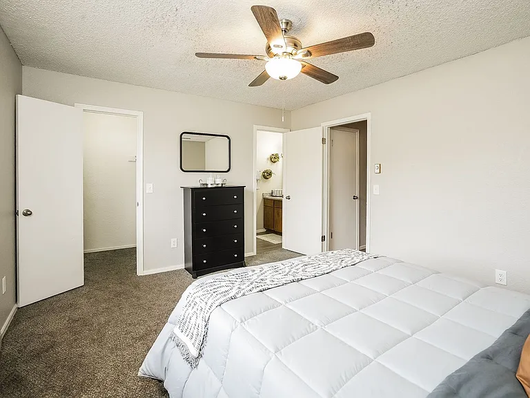 Kimberly Apartments — Photo 13