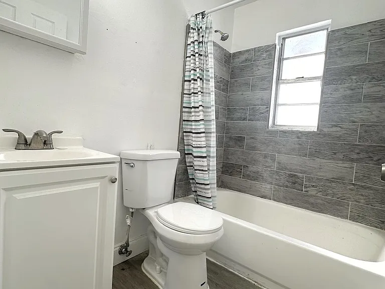 Miami Central Apartments — Photo 30