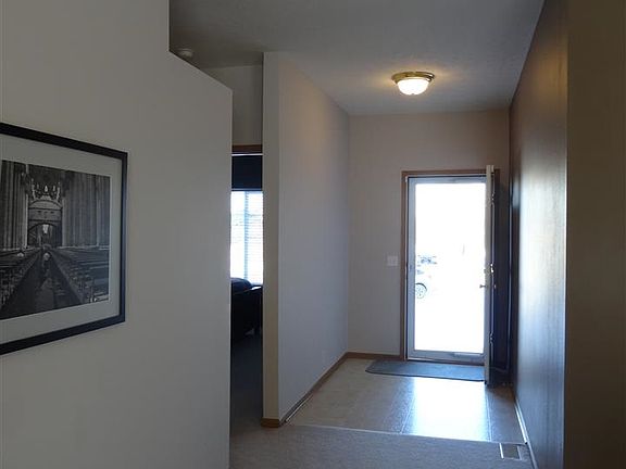 4th image of 1001 Woodview Dr