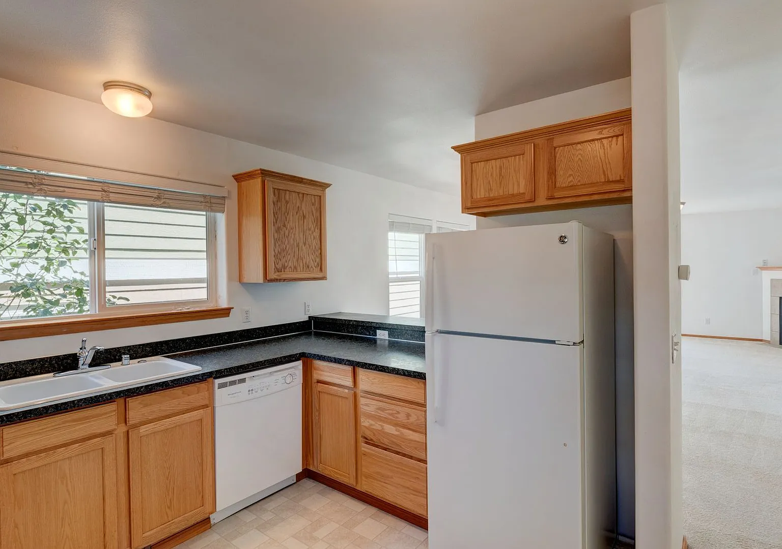 2 Bedroom, 2.5 Bath Condo w/Garage — Photo 3