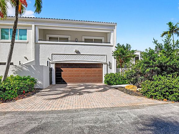 2nd image of 1119 Russell Drive