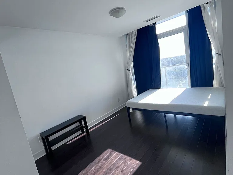 58 Orchard View Blvd #1001 — Photo 8