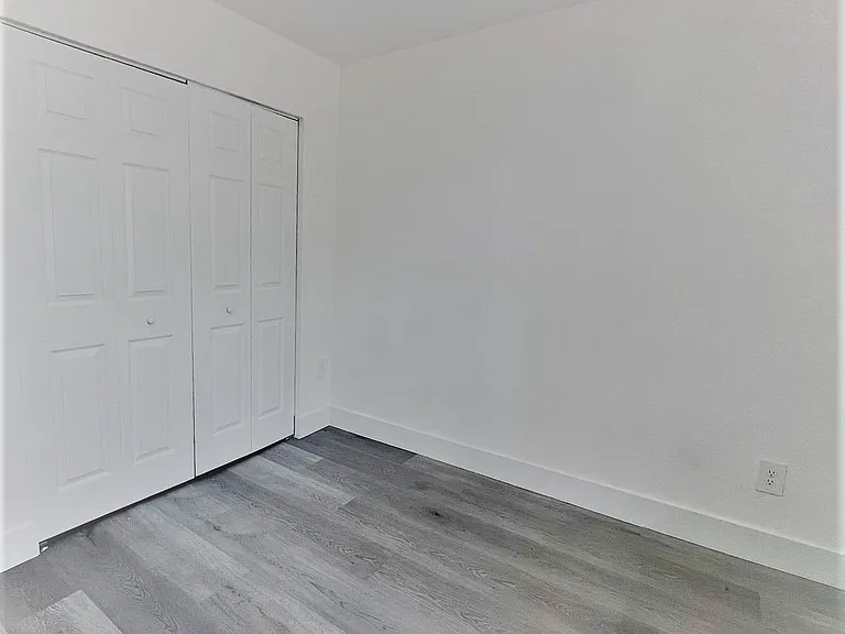 St George Apartments — Photo 50