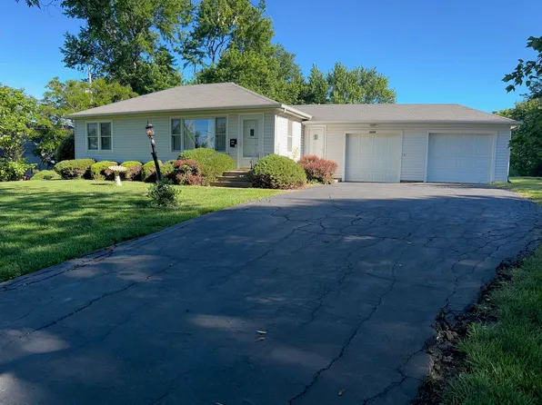 2224 SE 37th St, Topeka, KS 66605