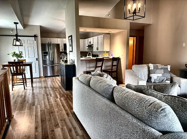 2205 N University DRIVE #5, Waukesha, WI 53188