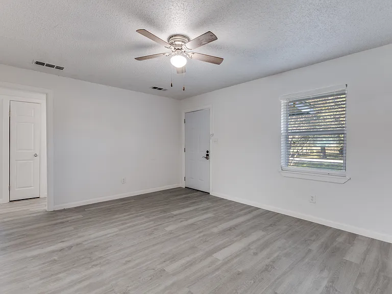 12900 Quail Dr — Photo 6