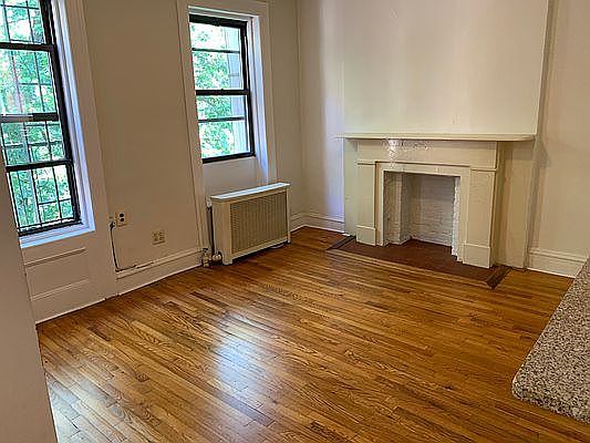5th image of 860 10th Ave APT 5R