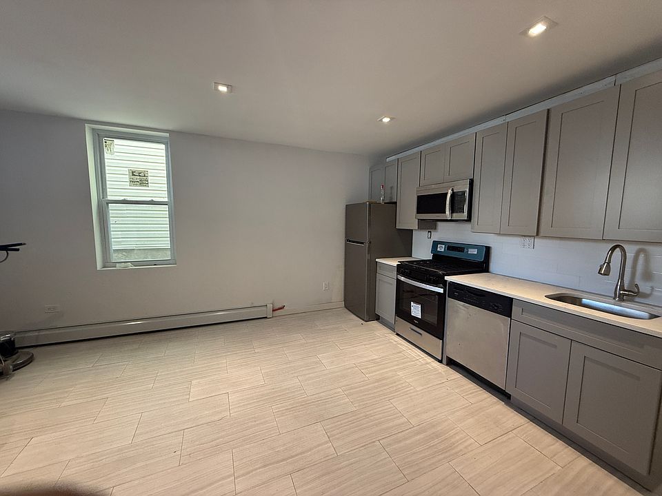 1st image of 2570 W 17th St Floor 1