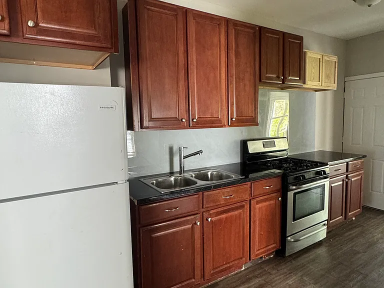 830 Philip St #1 — Photo 8