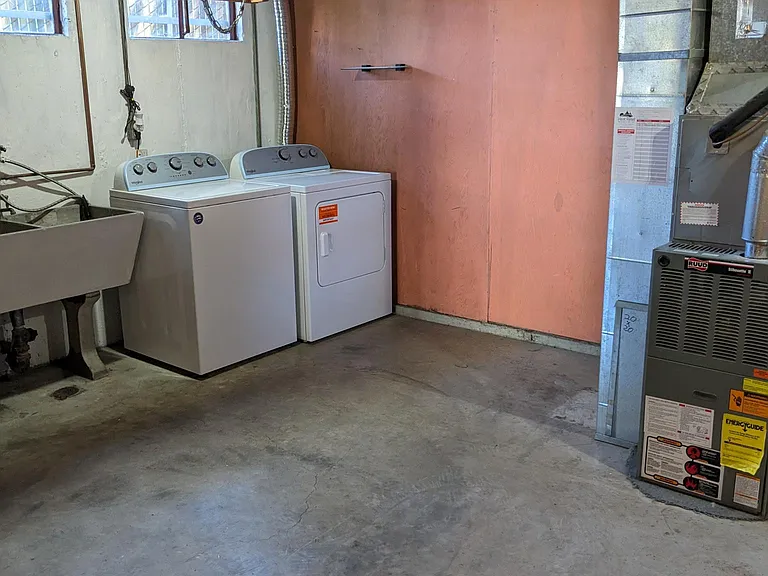 4805 SE Yamhill St — Photo 27