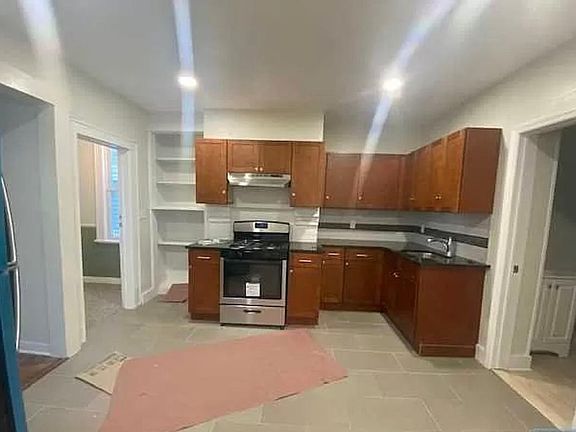 3rd image of 386 S 9th St Floor 2