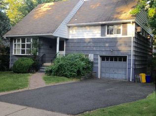 569 Gail Ct, Teaneck, NJ 07666